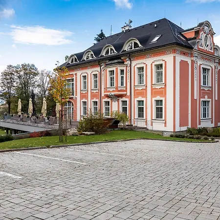 Wellness & Spa Hotel Villa Regenhart-3